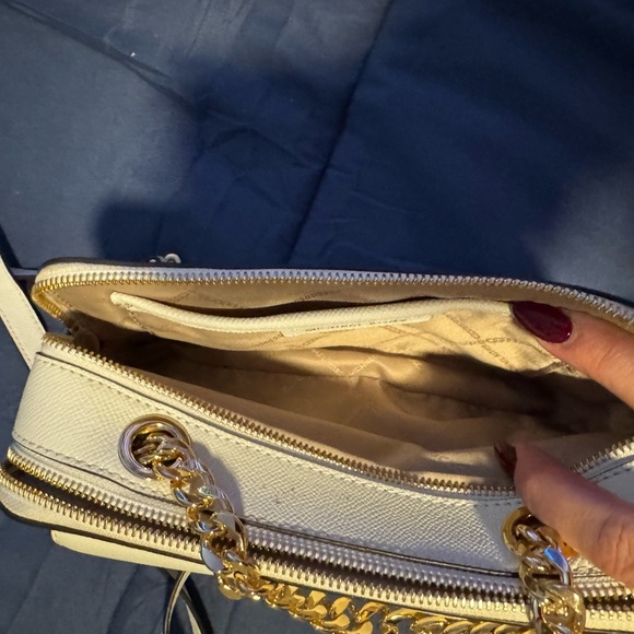 MK crossbody in excellent condition - Picture 2 of 5